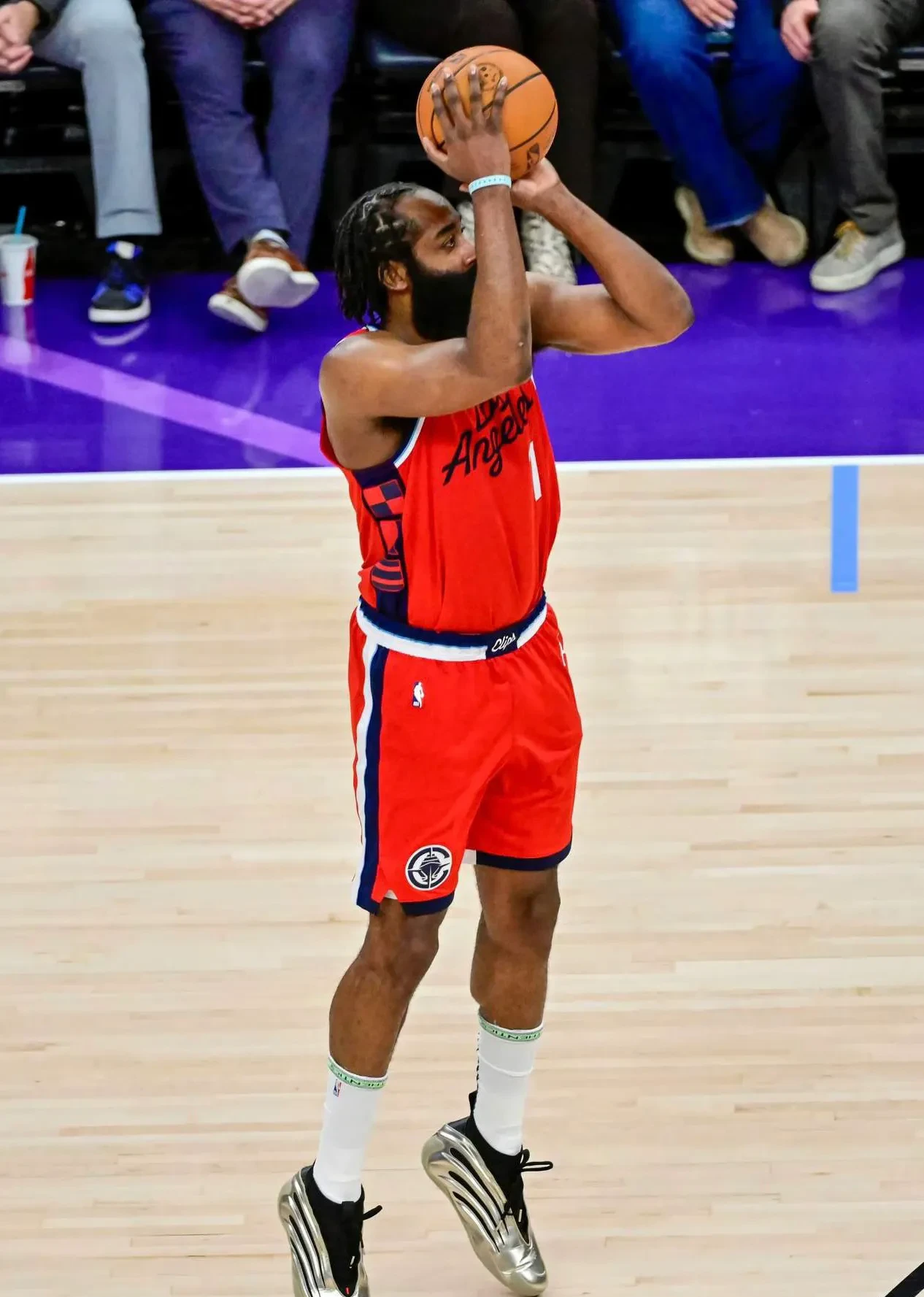 76人横扫鹈鹕,丹尼·格林三分雨点燃全场 76人横扫鹈鹕,丹尼·格林三分雨点燃全场