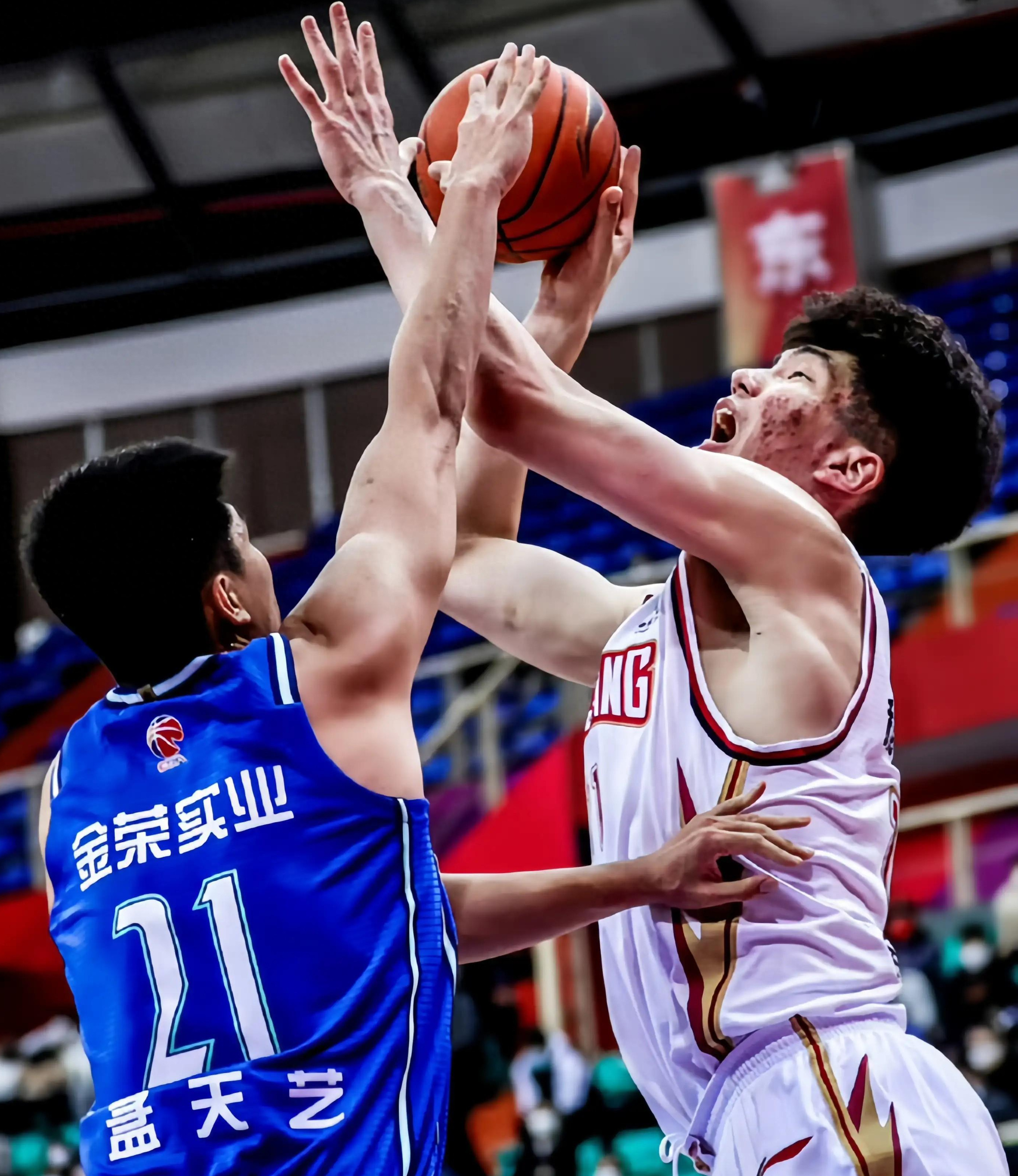 豪门对决！CBA上演世纪大战