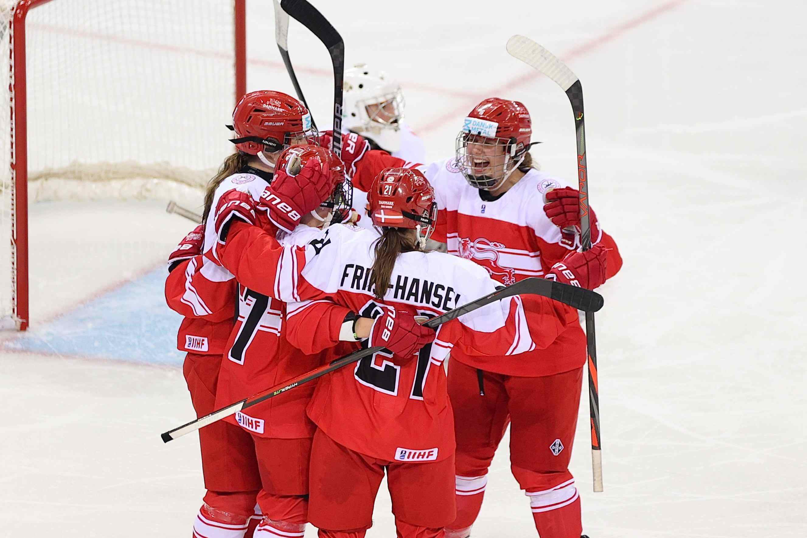 全球瞩目!冰球赛事即将收官 全球瞩目!冰球赛事即将收官