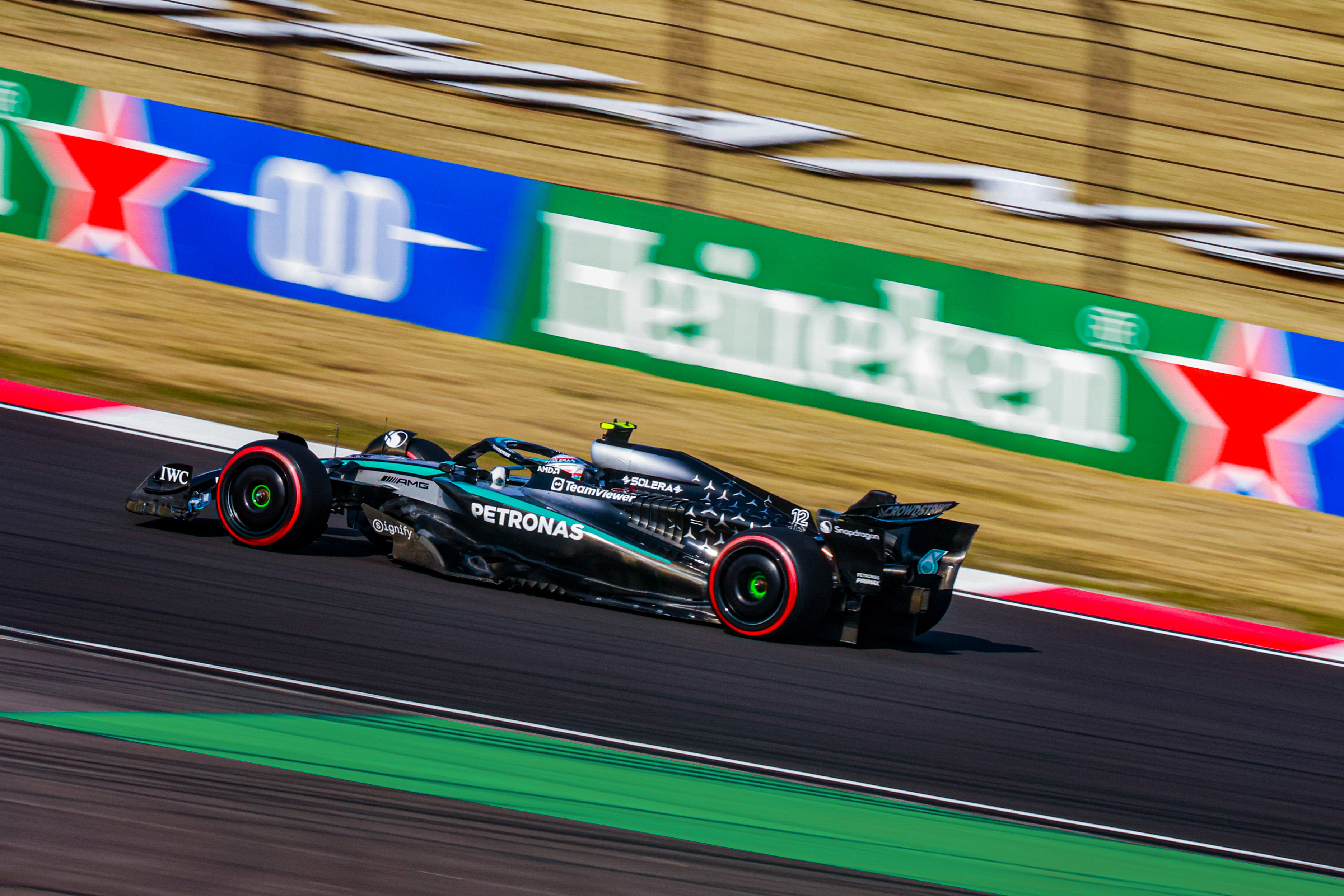 梅赛德斯翻盘哈斯车队，皮亚斯特里惊艳四座