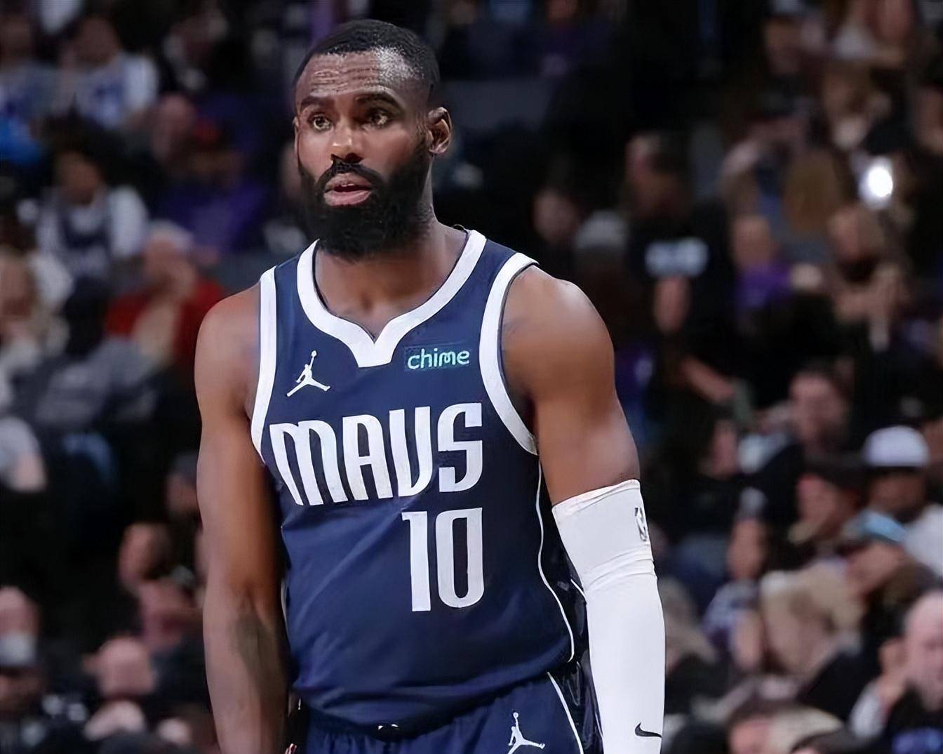 掘金逆转广东队，德罗赞惊艳四座