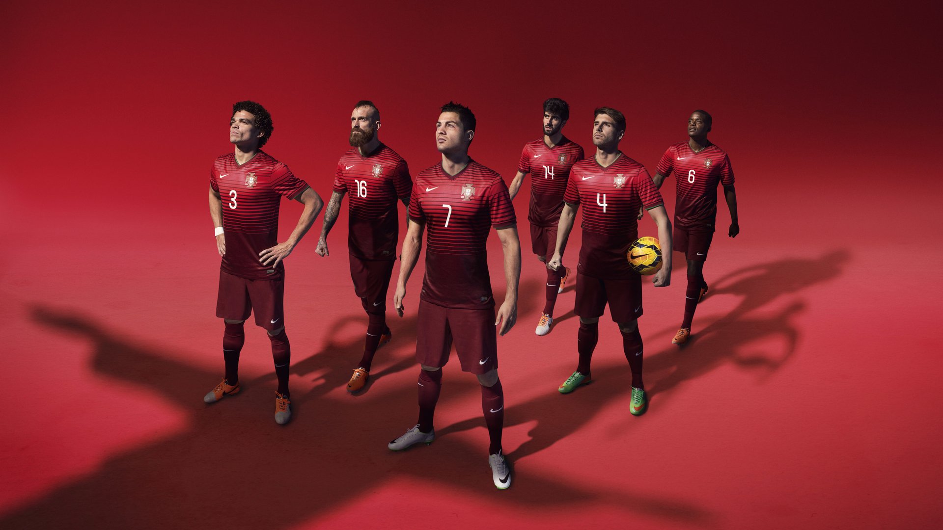 三十四码三分线外，他架起狙击枪，利拉德用七记三分扼住黄蜂咽喉